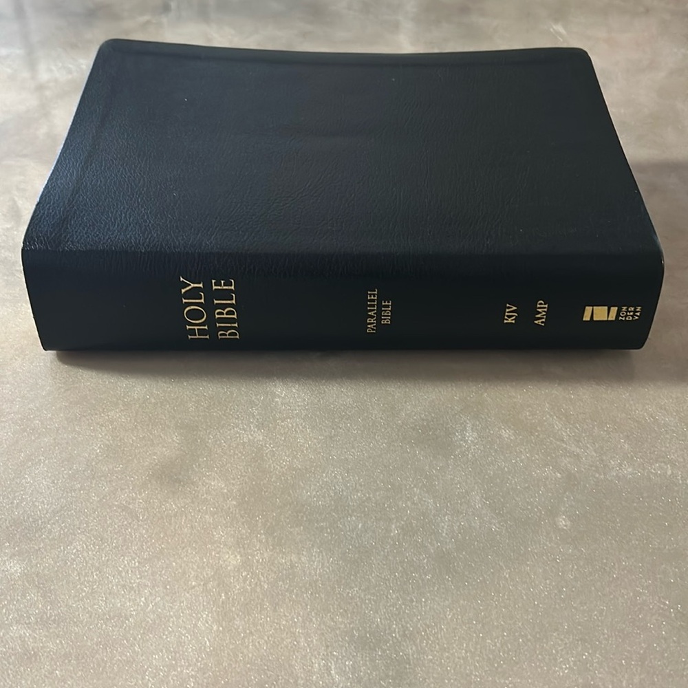 Holy (Parallel) Bible KJV & AMP with Jesus’ words in red. BRAND NEW & NEVER USED